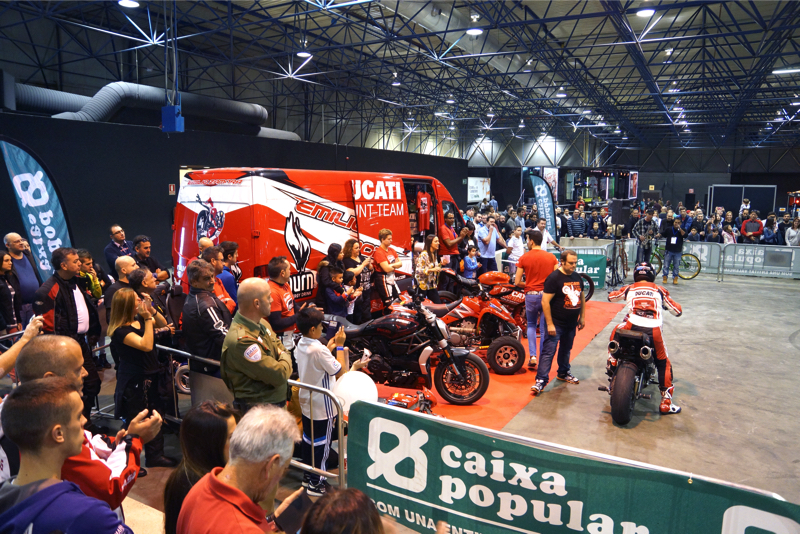 2ruedas_feria-valencia_emilio_zamora_ducati_stunt_team_2016_feria_moto_show_6