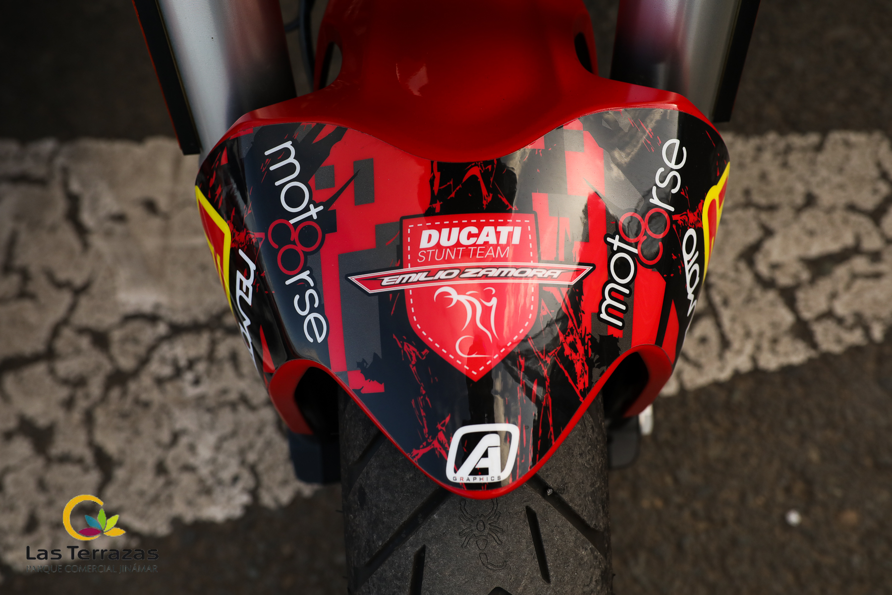 007_EMILIO_ZAMORA_DUCATI_STUNT_TEAM_MOTOR_SHOW_FESTIVAL_CENTRO_COMERCIAL_LAS_TERRAZAS_GRAN_CANARIA_ESPECTACULO_MOTO_QUAD_COCHE_DRIFT