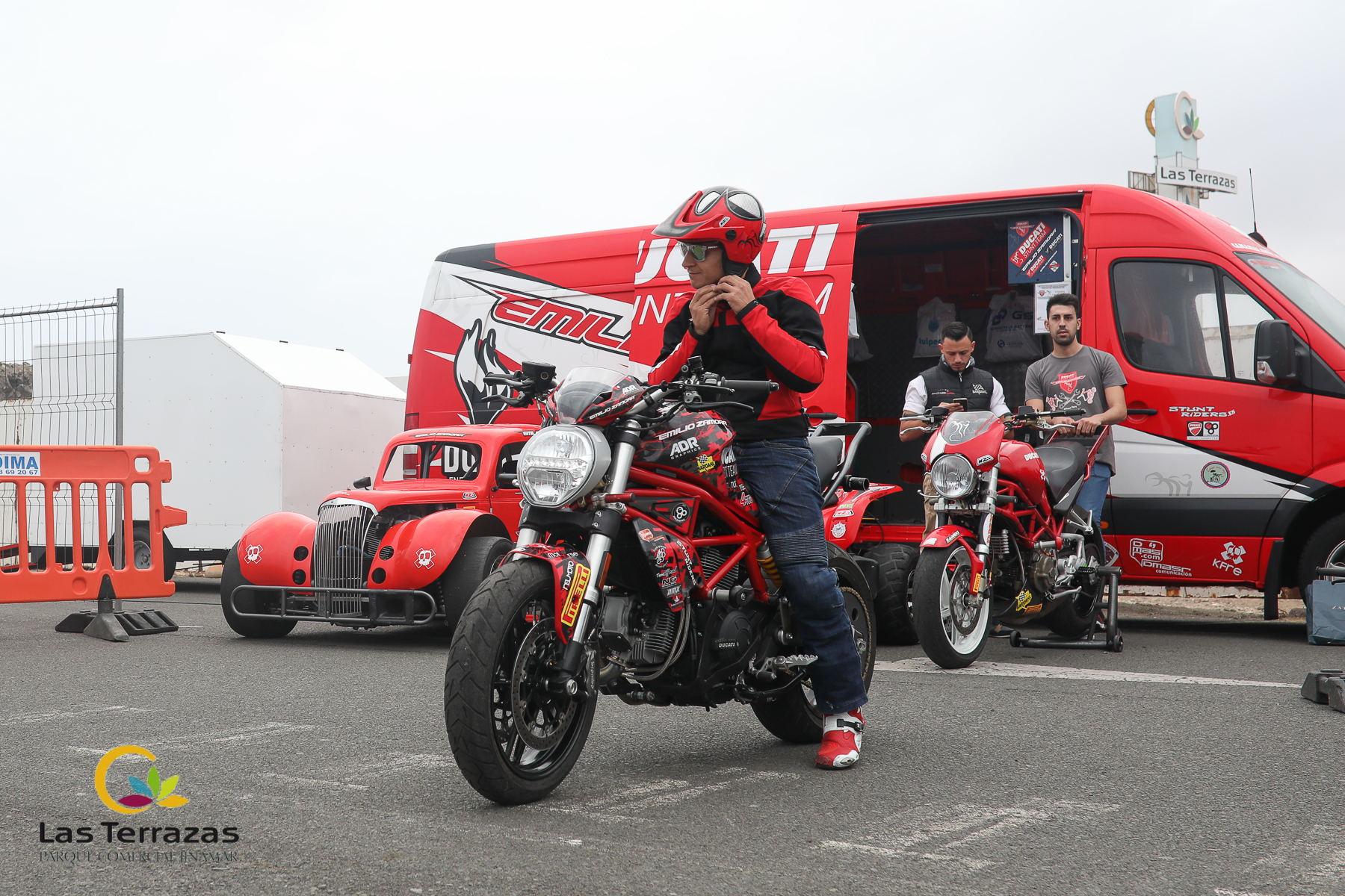 EMI_022_EMILIO_ZAMORA_DUCATI_STUNT_TEAM_MOTOR_SHOW_FESTIVAL_CENTRO_COMERCIAL_LAS_TERRAZAS_GRAN_CANARIA_ESPECTACULO_MOTO_QUAD_COCHE_DRIFT