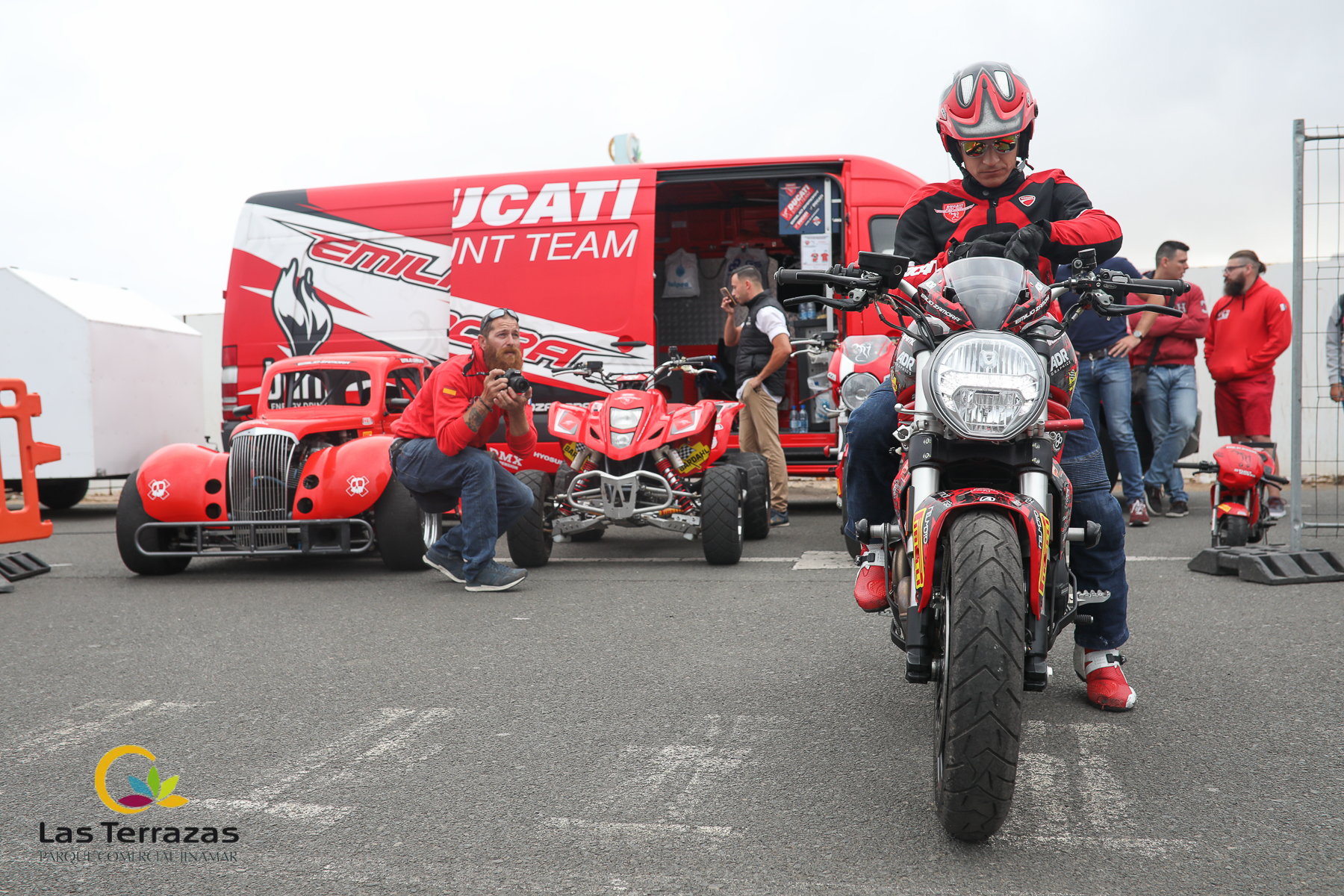 EMI_024_EMILIO_ZAMORA_DUCATI_STUNT_TEAM_MOTOR_SHOW_FESTIVAL_CENTRO_COMERCIAL_LAS_TERRAZAS_GRAN_CANARIA_ESPECTACULO_MOTO_QUAD_COCHE_DRIFT