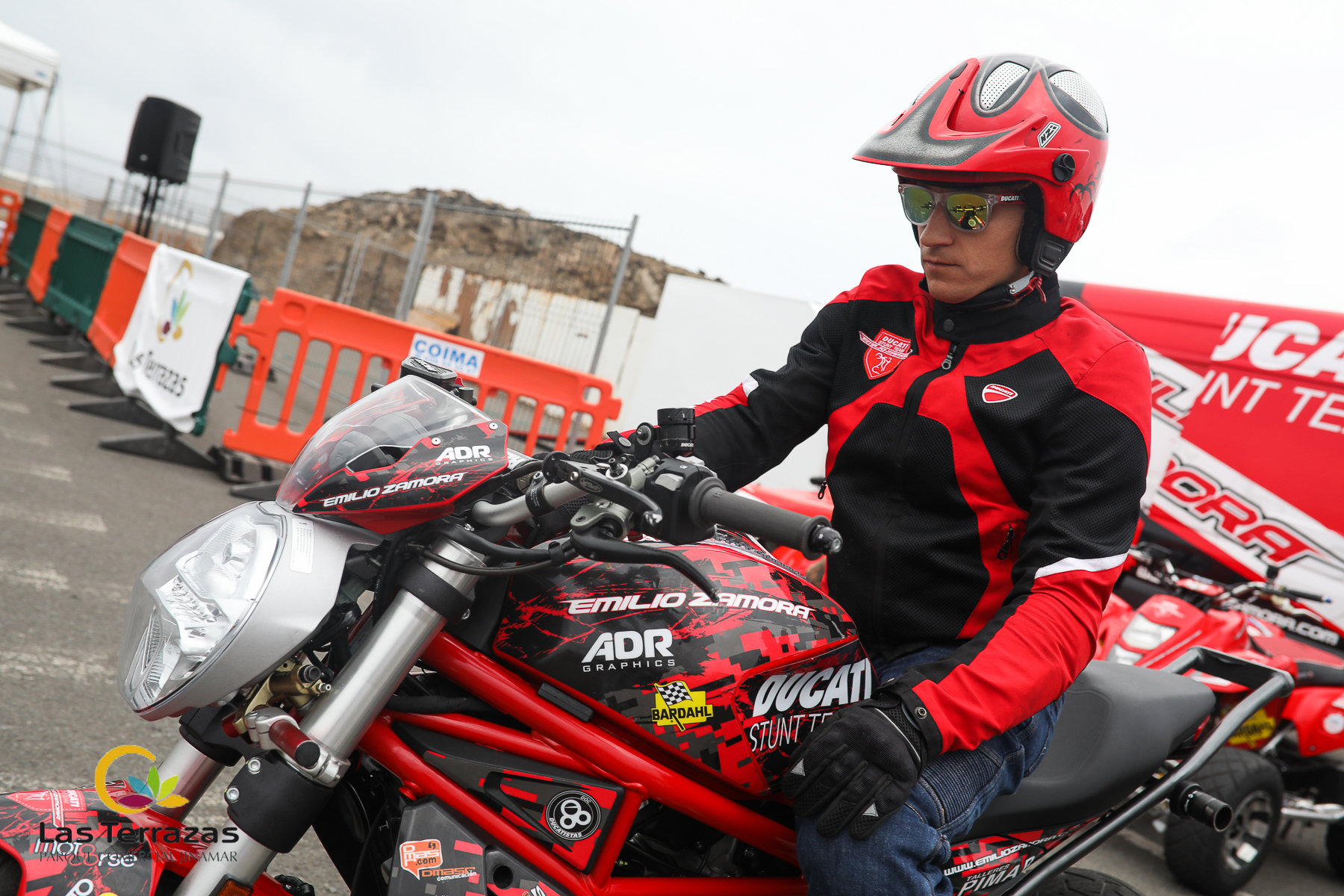 EMI_026_EMILIO_ZAMORA_DUCATI_STUNT_TEAM_MOTOR_SHOW_FESTIVAL_CENTRO_COMERCIAL_LAS_TERRAZAS_GRAN_CANARIA_ESPECTACULO_MOTO_QUAD_COCHE_DRIFT