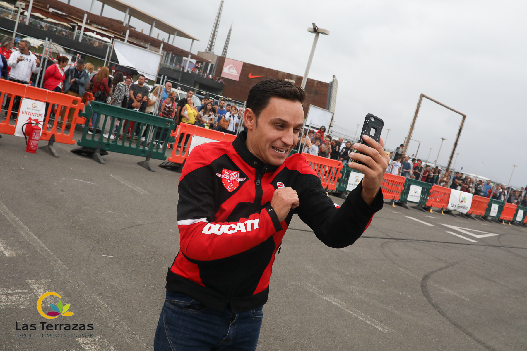 EMI_028_EMILIO_ZAMORA_DUCATI_STUNT_TEAM_MOTOR_SHOW_FESTIVAL_CENTRO_COMERCIAL_LAS_TERRAZAS_GRAN_CANARIA_ESPECTACULO_MOTO_QUAD_COCHE_DRIFT