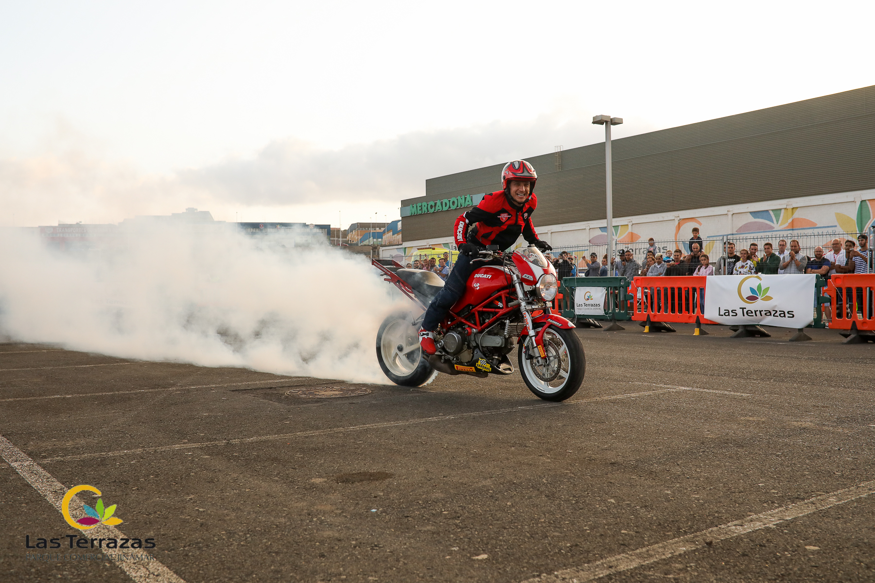 EMI_032_EMILIO_ZAMORA_DUCATI_STUNT_TEAM_MOTOR_SHOW_FESTIVAL_CENTRO_COMERCIAL_LAS_TERRAZAS_GRAN_CANARIA_ESPECTACULO_MOTO_QUAD_COCHE_DRIFT
