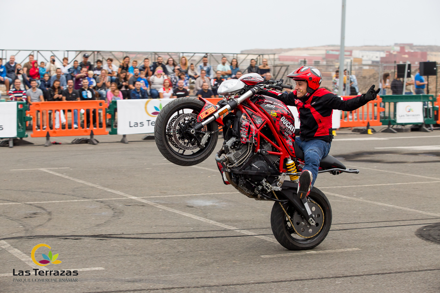 EMI_045_EMILIO_ZAMORA_DUCATI_STUNT_TEAM_MOTOR_SHOW_FESTIVAL_CENTRO_COMERCIAL_LAS_TERRAZAS_GRAN_CANARIA_ESPECTACULO_MOTO_QUAD_COCHE_DRIFT