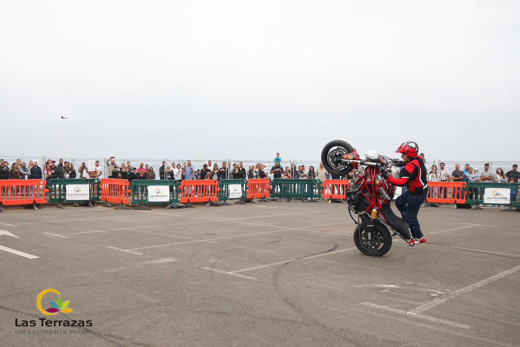 EMI_055_EMILIO_ZAMORA_DUCATI_STUNT_TEAM_MOTOR_SHOW_FESTIVAL_CENTRO_COMERCIAL_LAS_TERRAZAS_GRAN_CANARIA_ESPECTACULO_MOTO_QUAD_COCHE_DRIFT