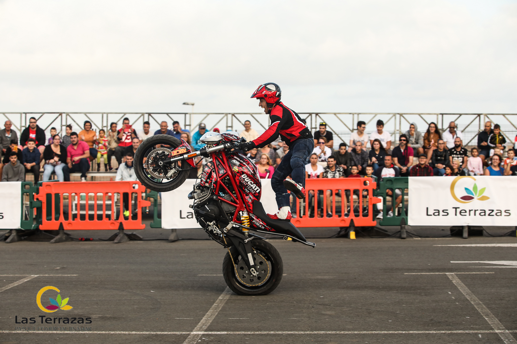 EMI_060_EMILIO_ZAMORA_DUCATI_STUNT_TEAM_MOTOR_SHOW_FESTIVAL_CENTRO_COMERCIAL_LAS_TERRAZAS_GRAN_CANARIA_ESPECTACULO_MOTO_QUAD_COCHE_DRIFT