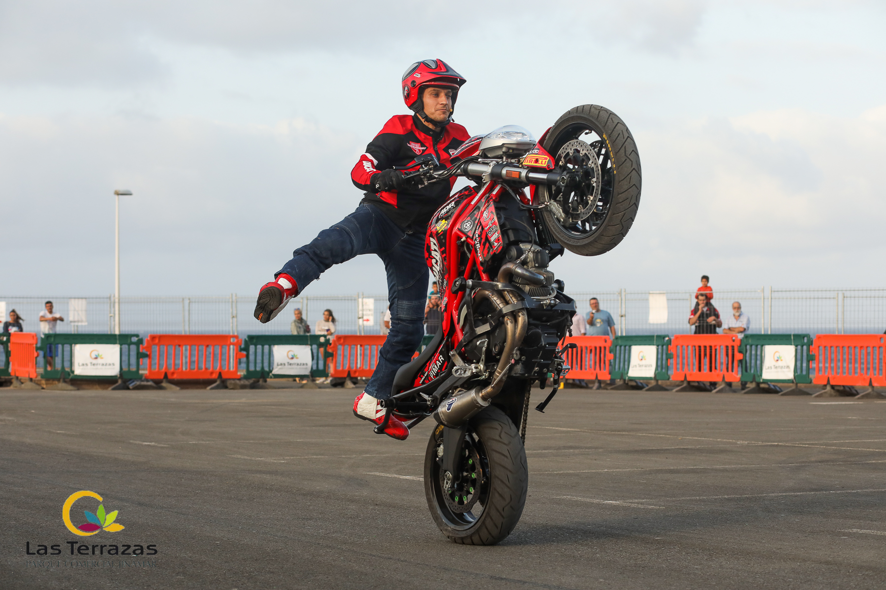EMI_065_EMILIO_ZAMORA_DUCATI_STUNT_TEAM_MOTOR_SHOW_FESTIVAL_CENTRO_COMERCIAL_LAS_TERRAZAS_GRAN_CANARIA_ESPECTACULO_MOTO_QUAD_COCHE_DRIFT