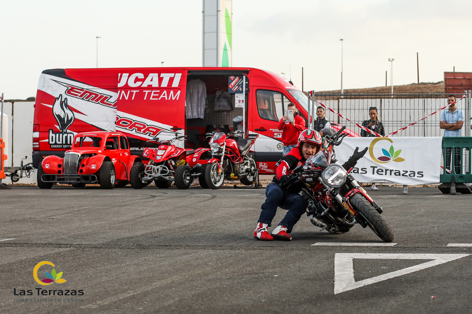 EMI_067_EMILIO_ZAMORA_DUCATI_STUNT_TEAM_MOTOR_SHOW_FESTIVAL_CENTRO_COMERCIAL_LAS_TERRAZAS_GRAN_CANARIA_ESPECTACULO_MOTO_QUAD_COCHE_DRIFT