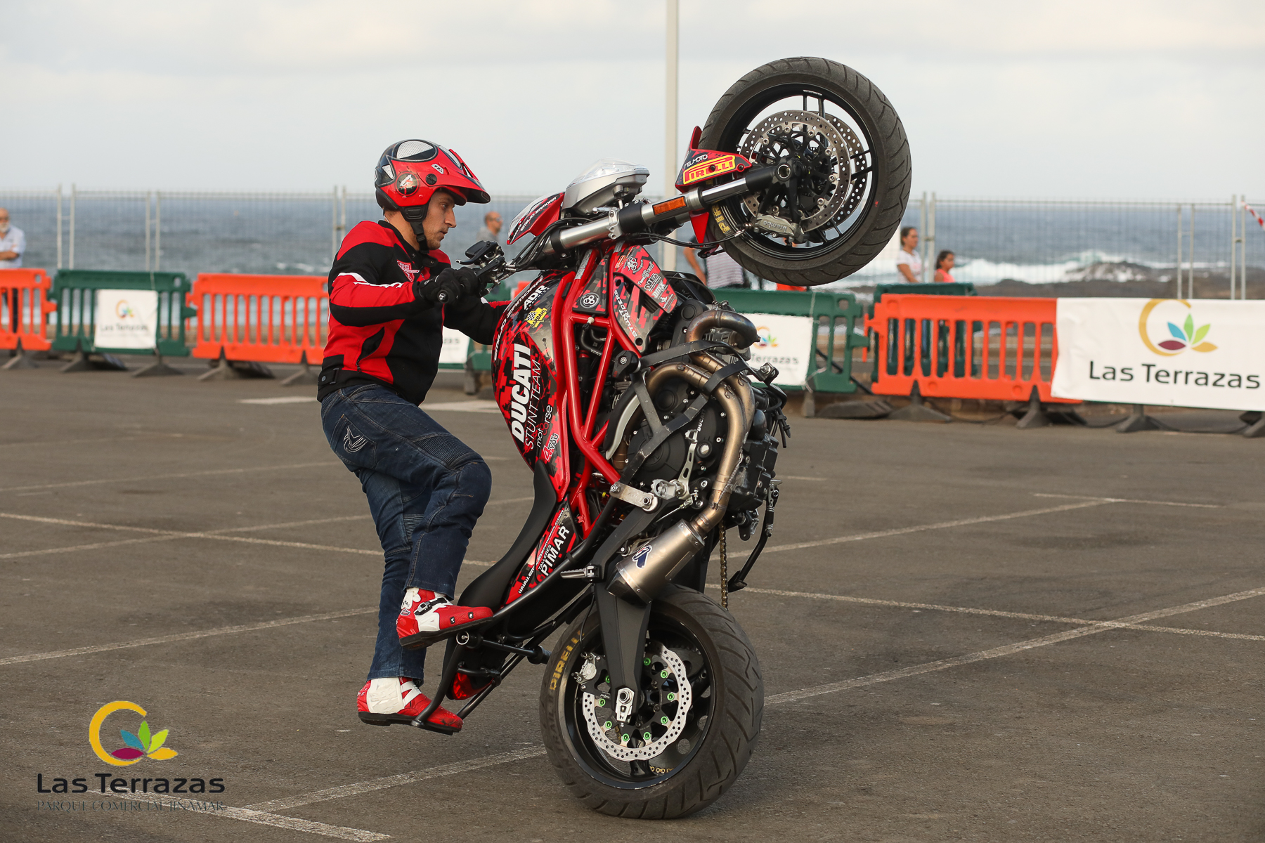 EMI_073_EMILIO_ZAMORA_DUCATI_STUNT_TEAM_MOTOR_SHOW_FESTIVAL_CENTRO_COMERCIAL_LAS_TERRAZAS_GRAN_CANARIA_ESPECTACULO_MOTO_QUAD_COCHE_DRIFT