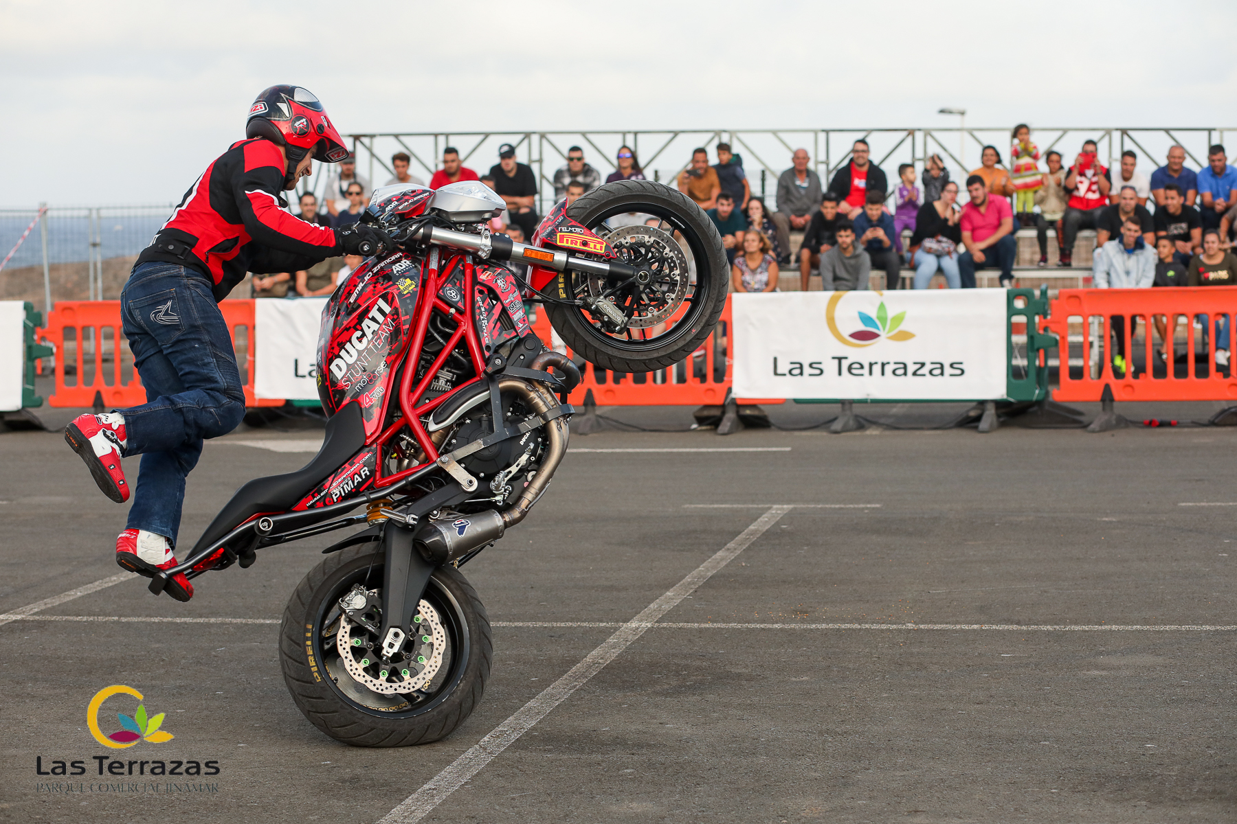 EMI_075_EMILIO_ZAMORA_DUCATI_STUNT_TEAM_MOTOR_SHOW_FESTIVAL_CENTRO_COMERCIAL_LAS_TERRAZAS_GRAN_CANARIA_ESPECTACULO_MOTO_QUAD_COCHE_DRIFT