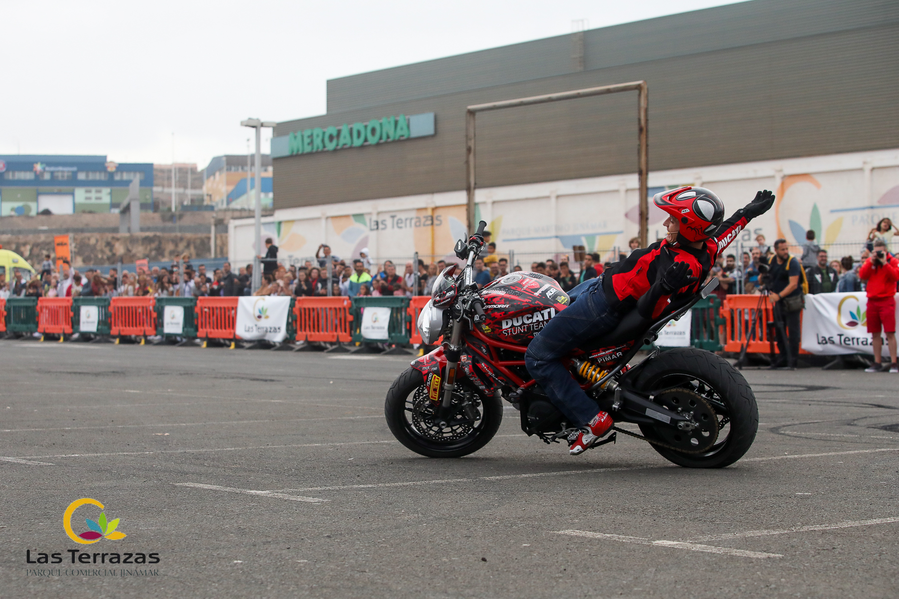 EMI_082_EMILIO_ZAMORA_DUCATI_STUNT_TEAM_MOTOR_SHOW_FESTIVAL_CENTRO_COMERCIAL_LAS_TERRAZAS_GRAN_CANARIA_ESPECTACULO_MOTO_QUAD_COCHE_DRIFT