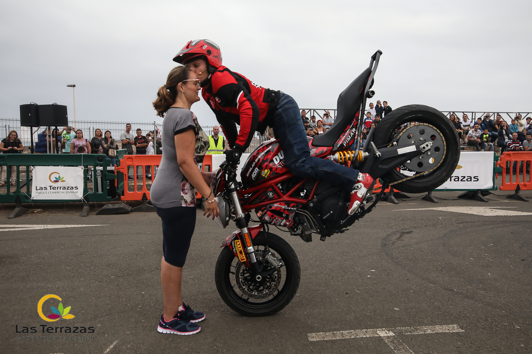 EMI_084_EMILIO_ZAMORA_DUCATI_STUNT_TEAM_MOTOR_SHOW_FESTIVAL_CENTRO_COMERCIAL_LAS_TERRAZAS_GRAN_CANARIA_ESPECTACULO_MOTO_QUAD_COCHE_DRIFT