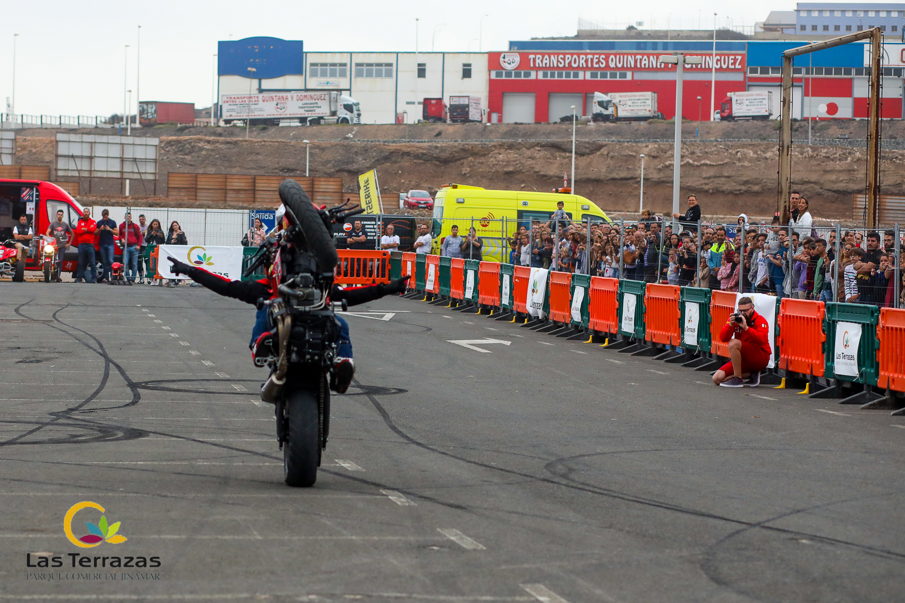 EMI_086_EMILIO_ZAMORA_DUCATI_STUNT_TEAM_MOTOR_SHOW_FESTIVAL_CENTRO_COMERCIAL_LAS_TERRAZAS_GRAN_CANARIA_ESPECTACULO_MOTO_QUAD_COCHE_DRIFT