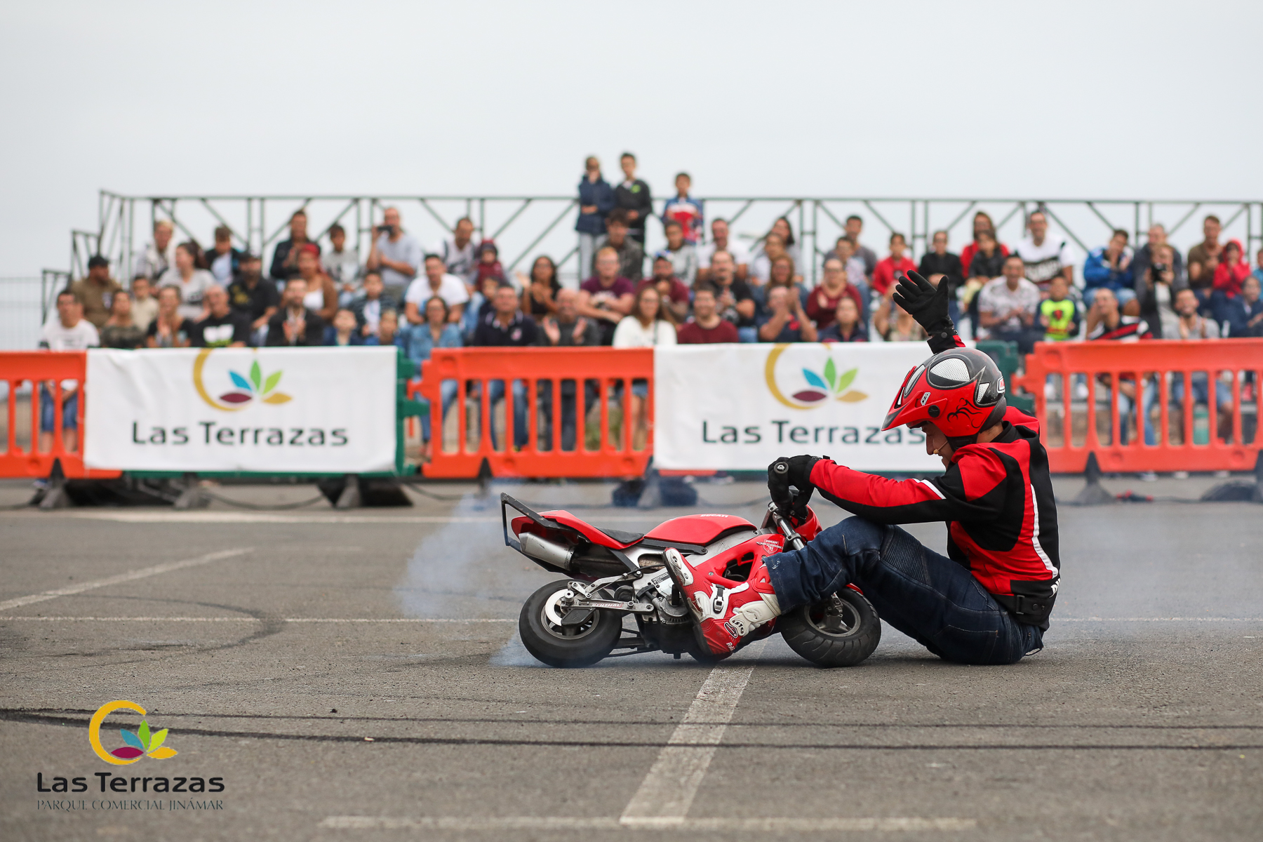 EMI_117_EMILIO_ZAMORA_DUCATI_STUNT_TEAM_MOTOR_SHOW_FESTIVAL_CENTRO_COMERCIAL_LAS_TERRAZAS_GRAN_CANARIA_ESPECTACULO_MOTO_QUAD_COCHE_DRIFT