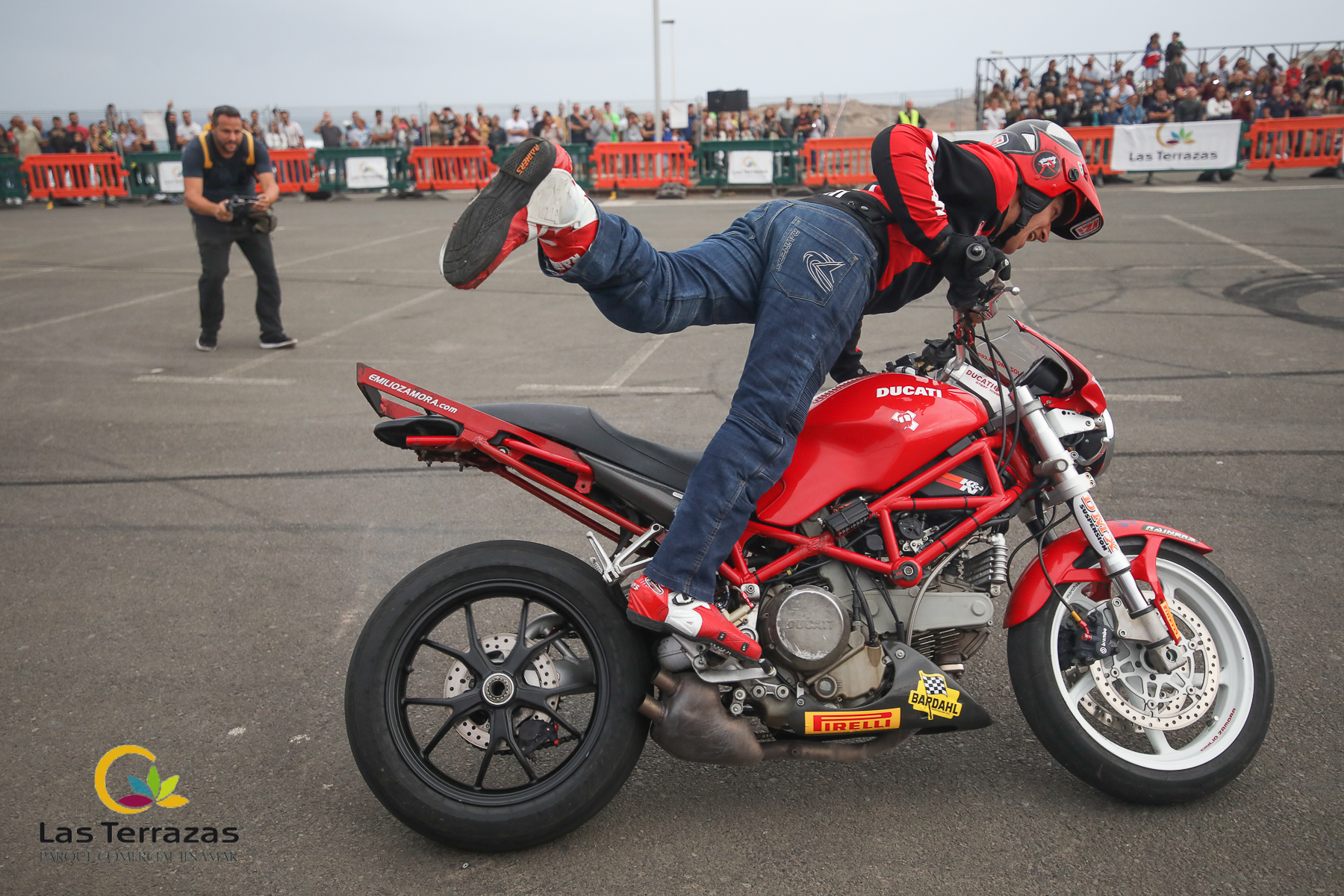 EMI_121_EMILIO_ZAMORA_DUCATI_STUNT_TEAM_MOTOR_SHOW_FESTIVAL_CENTRO_COMERCIAL_LAS_TERRAZAS_GRAN_CANARIA_ESPECTACULO_MOTO_QUAD_COCHE_DRIFT
