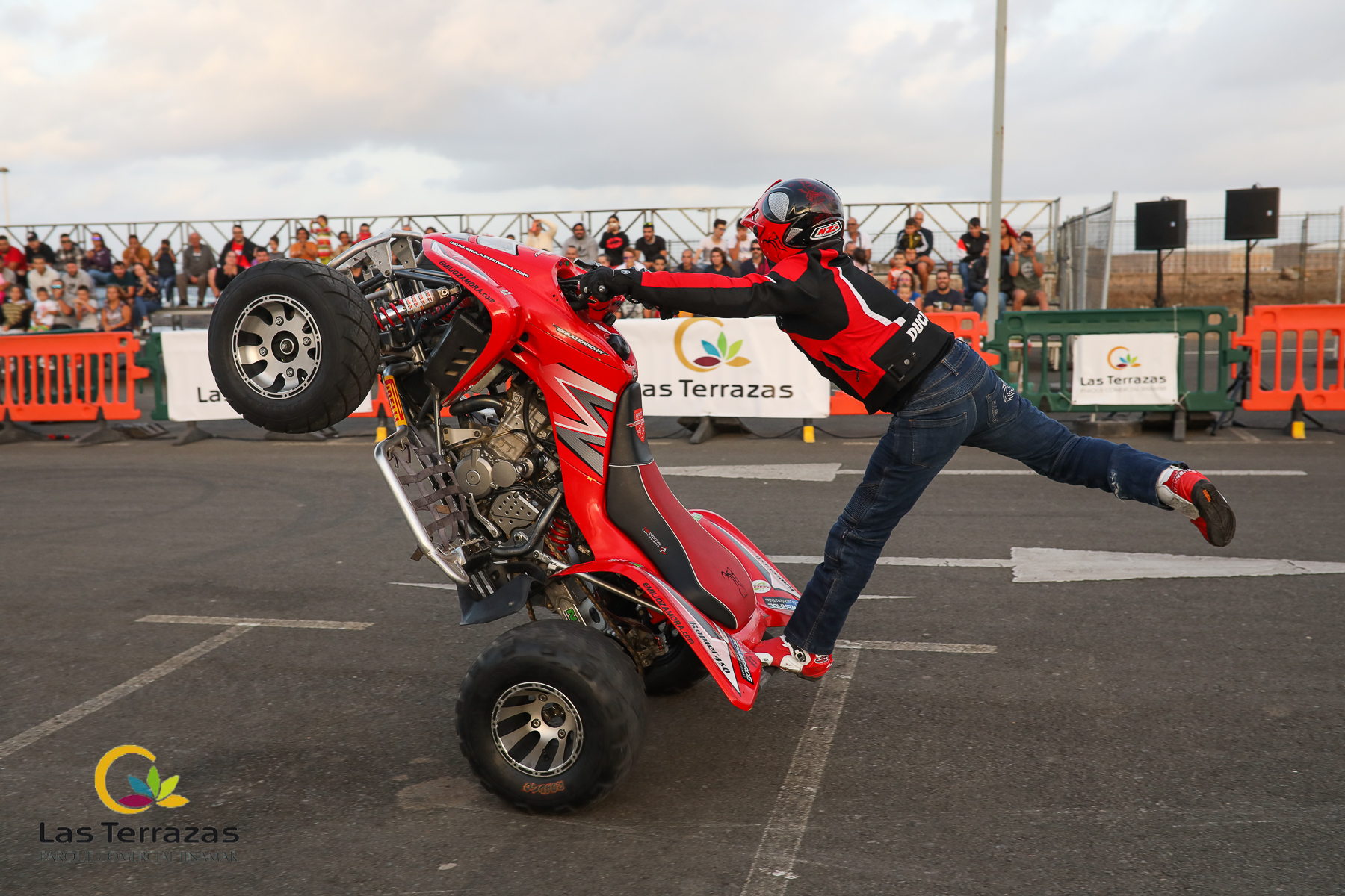 EMI_130_EMILIO_ZAMORA_DUCATI_STUNT_TEAM_MOTOR_SHOW_FESTIVAL_CENTRO_COMERCIAL_LAS_TERRAZAS_GRAN_CANARIA_ESPECTACULO_MOTO_QUAD_COCHE_DRIFT