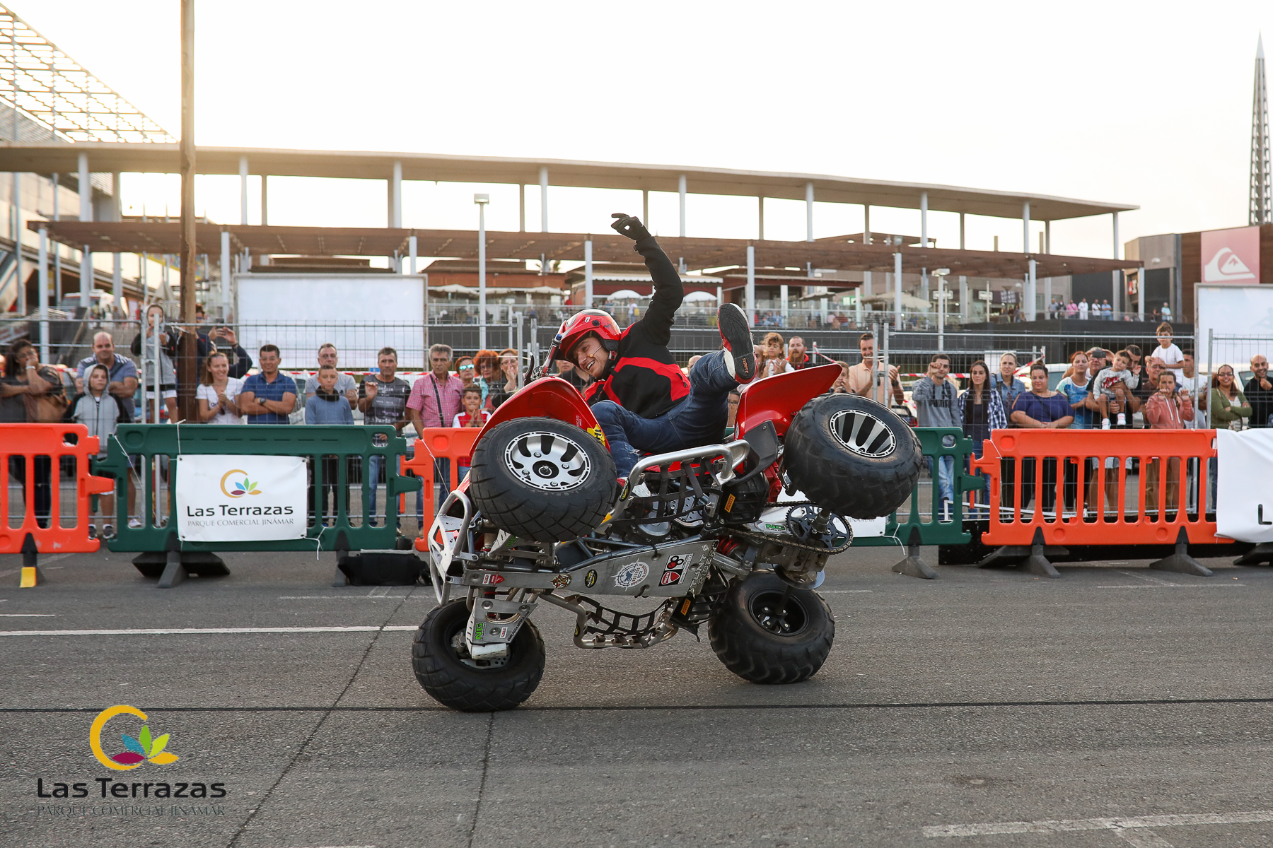 EMI_137_EMILIO_ZAMORA_DUCATI_STUNT_TEAM_MOTOR_SHOW_FESTIVAL_CENTRO_COMERCIAL_LAS_TERRAZAS_GRAN_CANARIA_ESPECTACULO_MOTO_QUAD_COCHE_DRIFT
