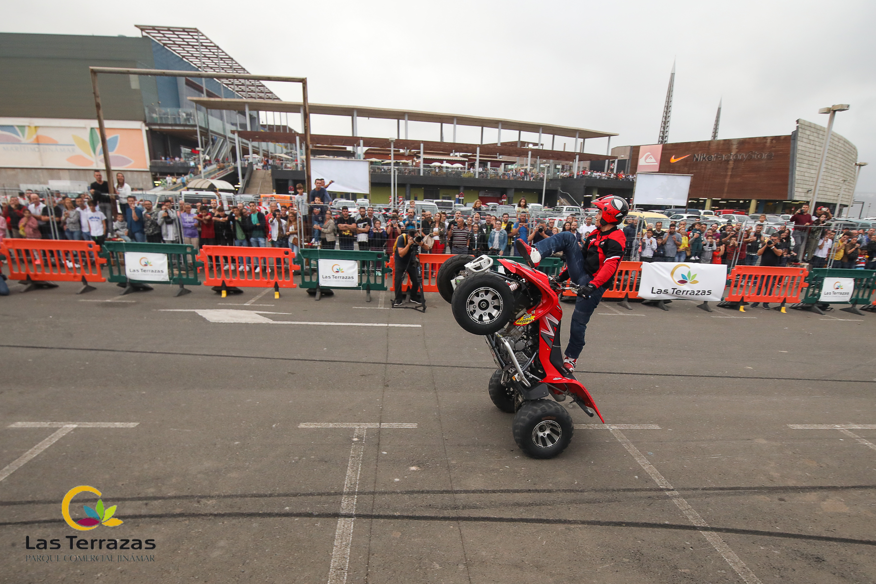 EMI_144_EMILIO_ZAMORA_DUCATI_STUNT_TEAM_MOTOR_SHOW_FESTIVAL_CENTRO_COMERCIAL_LAS_TERRAZAS_GRAN_CANARIA_ESPECTACULO_MOTO_QUAD_COCHE_DRIFT