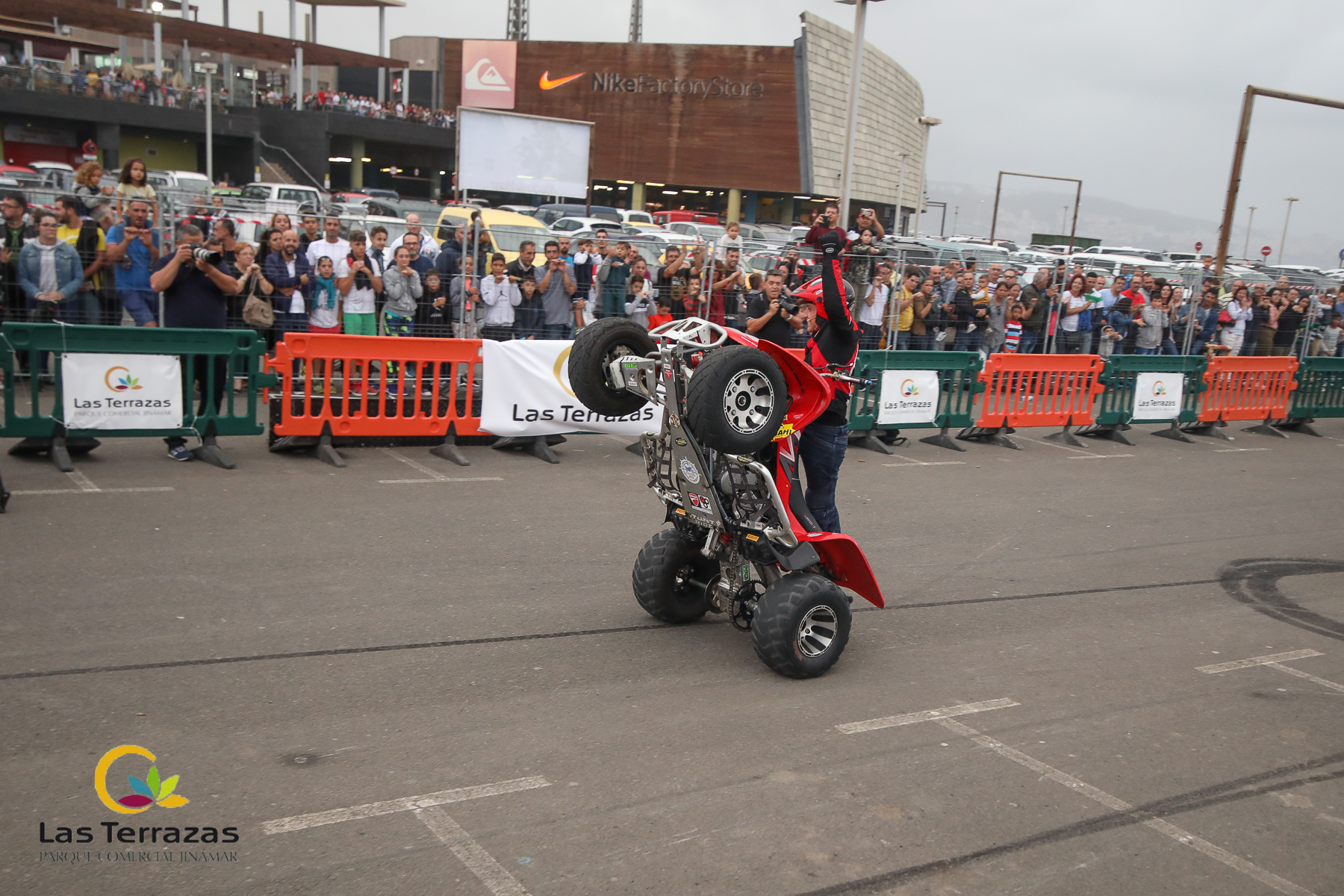 EMI_146_EMILIO_ZAMORA_DUCATI_STUNT_TEAM_MOTOR_SHOW_FESTIVAL_CENTRO_COMERCIAL_LAS_TERRAZAS_GRAN_CANARIA_ESPECTACULO_MOTO_QUAD_COCHE_DRIFT
