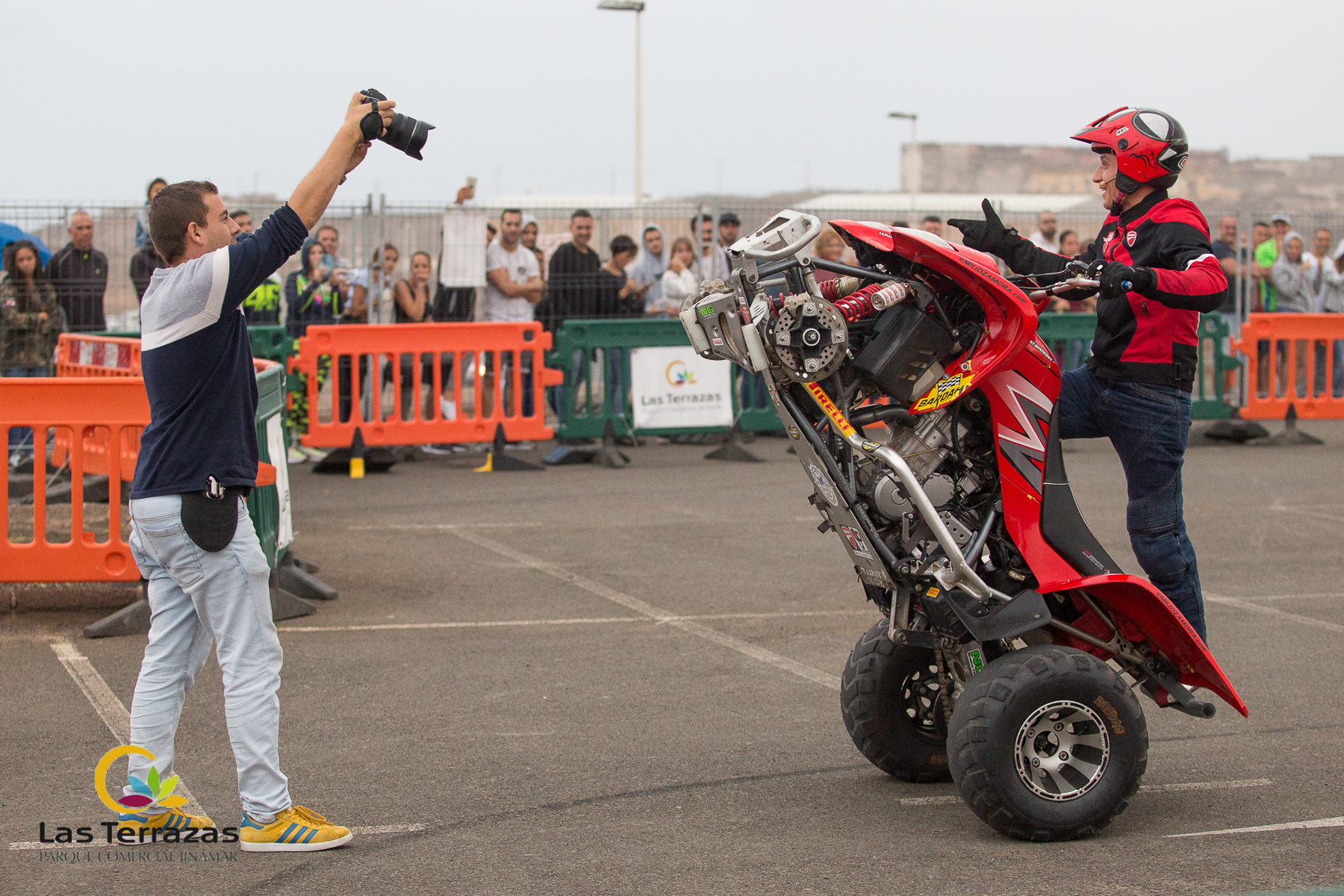 EMI_150_EMILIO_ZAMORA_DUCATI_STUNT_TEAM_MOTOR_SHOW_FESTIVAL_CENTRO_COMERCIAL_LAS_TERRAZAS_GRAN_CANARIA_ESPECTACULO_MOTO_QUAD_COCHE_DRIFT