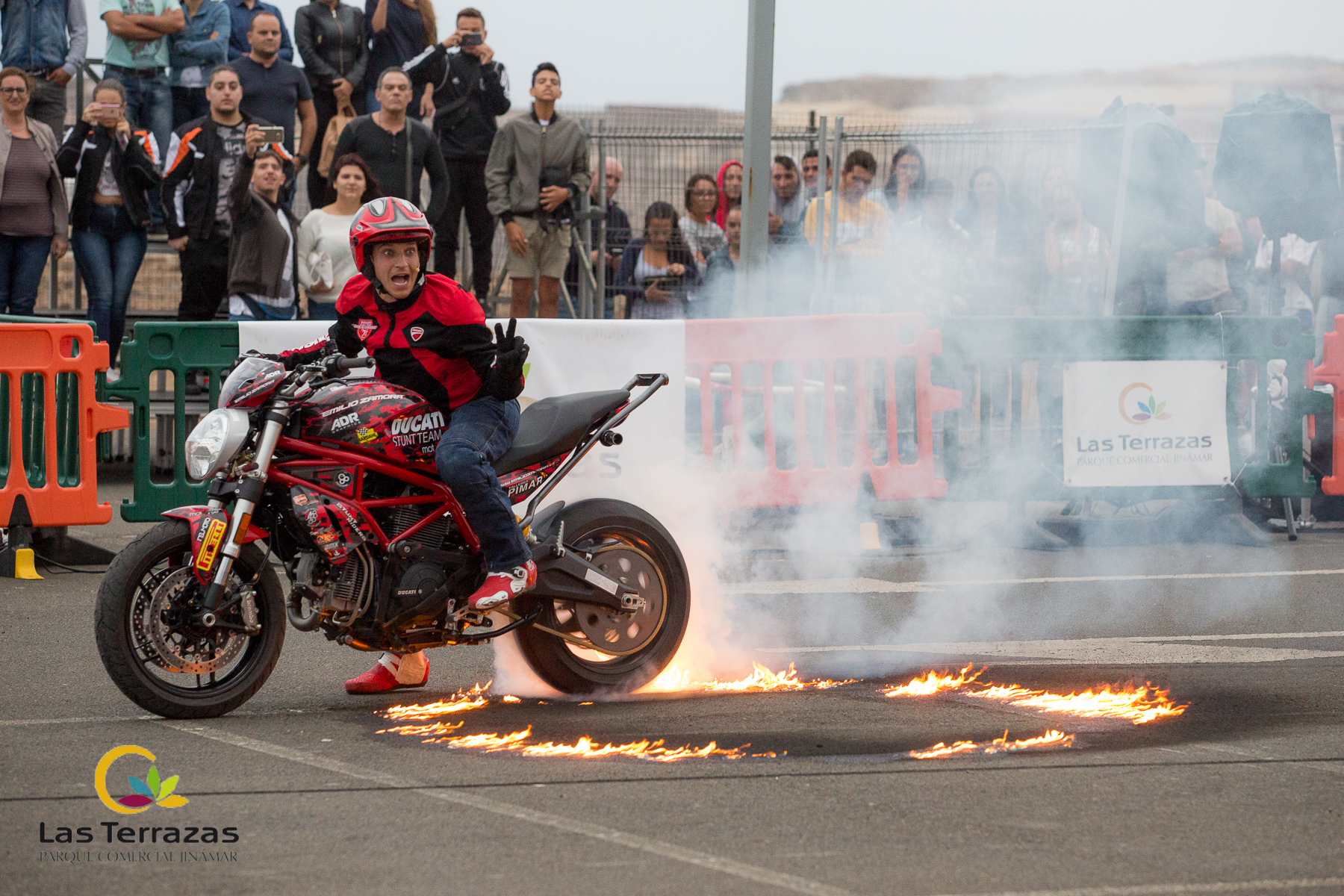 EMI_158_EMILIO_ZAMORA_DUCATI_STUNT_TEAM_MOTOR_SHOW_FESTIVAL_CENTRO_COMERCIAL_LAS_TERRAZAS_GRAN_CANARIA_ESPECTACULO_MOTO_QUAD_COCHE_DRIFT