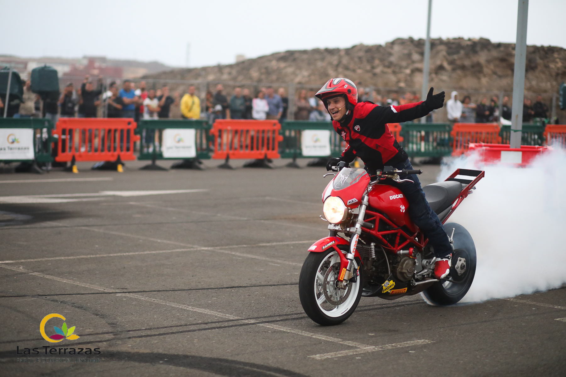 EMI_169_EMILIO_ZAMORA_DUCATI_STUNT_TEAM_MOTOR_SHOW_FESTIVAL_CENTRO_COMERCIAL_LAS_TERRAZAS_GRAN_CANARIA_ESPECTACULO_MOTO_QUAD_COCHE_DRIFT