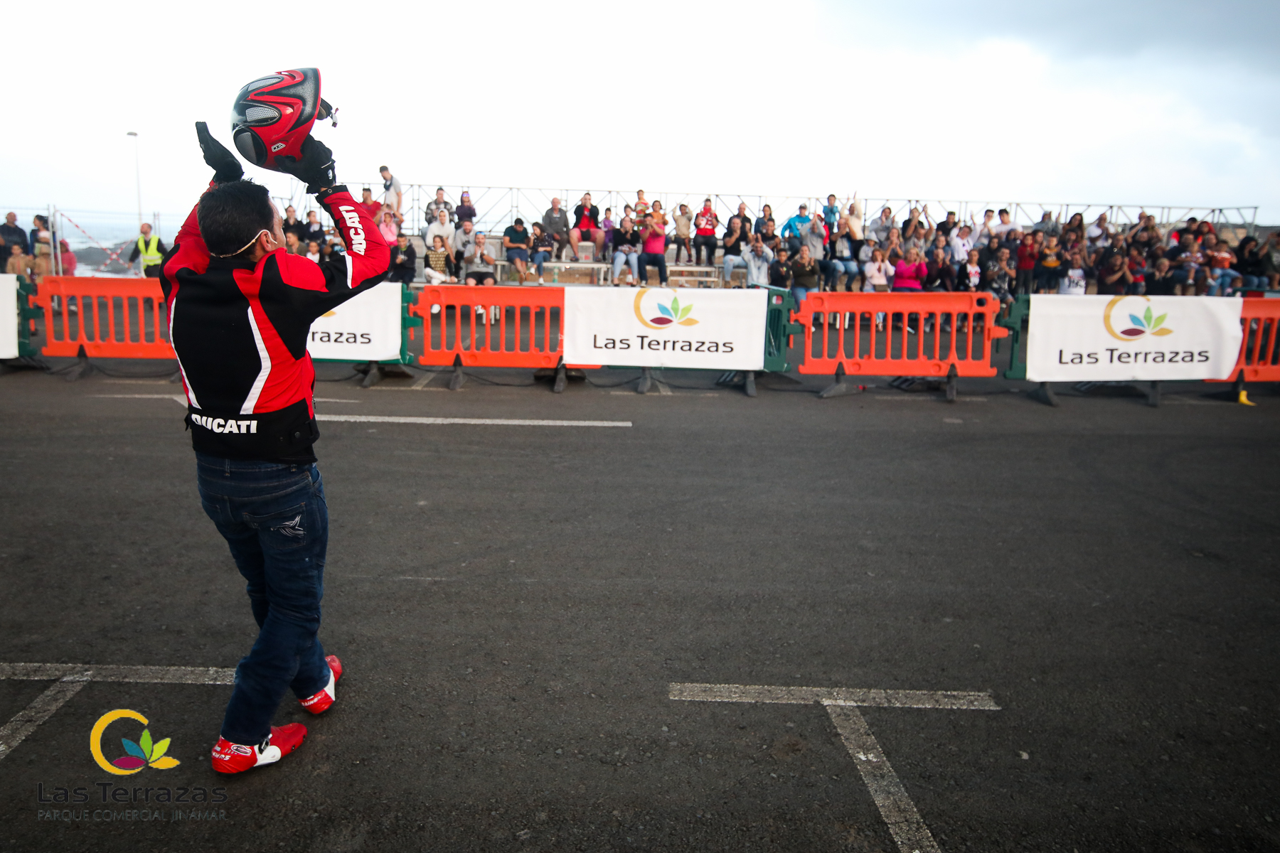 EMI_185_EMILIO_ZAMORA_DUCATI_STUNT_TEAM_MOTOR_SHOW_FESTIVAL_CENTRO_COMERCIAL_LAS_TERRAZAS_GRAN_CANARIA_ESPECTACULO_MOTO_QUAD_COCHE_DRIFT