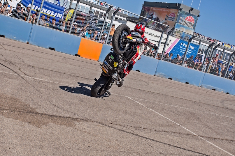 04_VALENCIA NASCAR FEST_CIRCUIT RICARDO TORMO_CHESTE_EMILIO_ZAMORA_DUCATI_STUNT_TEAM_MOTOR_SHOW_ESPECTACULO_MOTO_PANIGALE_MONSTER_XDIAVEL_DRIFT_BURNOUT_WHEELIE_STOPPIE_LEGEND CAR_2017