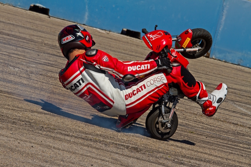 18_VALENCIA NASCAR FEST_CIRCUIT RICARDO TORMO_CHESTE_EMILIO_ZAMORA_DUCATI_STUNT_TEAM_MOTOR_SHOW_ESPECTACULO_MOTO_PANIGALE_MONSTER_XDIAVEL_DRIFT_BURNOUT_WHEELIE_STOPPIE_LEGEND CAR_2017