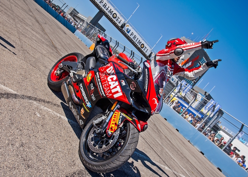 27_VALENCIA NASCAR FEST_CIRCUIT RICARDO TORMO_CHESTE_EMILIO_ZAMORA_DUCATI_STUNT_TEAM_MOTOR_SHOW_ESPECTACULO_MOTO_PANIGALE_MONSTER_XDIAVEL_DRIFT_BURNOUT_WHEELIE_STOPPIE_LEGEND CAR_2017