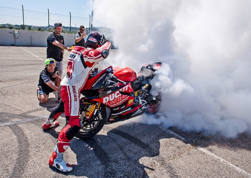 31_VALENCIA NASCAR FEST_CIRCUIT RICARDO TORMO_CHESTE_EMILIO_ZAMORA_DUCATI_STUNT_TEAM_MOTOR_SHOW_ESPECTACULO_MOTO_PANIGALE_MONSTER_XDIAVEL_DRIFT_BURNOUT_WHEELIE_STOPPIE_LEGEND CAR_2017