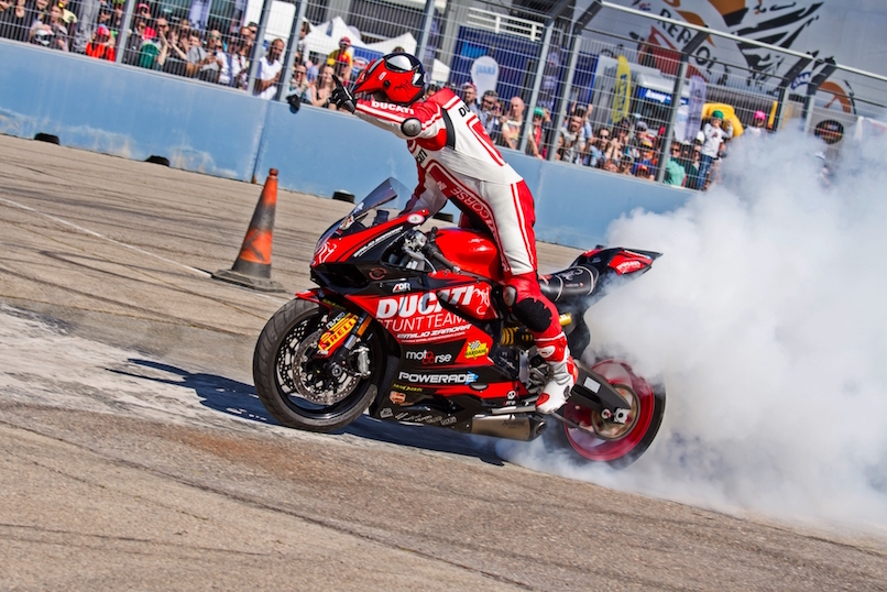 35_VALENCIA NASCAR FEST_CIRCUIT RICARDO TORMO_CHESTE_EMILIO_ZAMORA_DUCATI_STUNT_TEAM_MOTOR_SHOW_ESPECTACULO_MOTO_PANIGALE_MONSTER_XDIAVEL_DRIFT_BURNOUT_WHEELIE_STOPPIE_LEGEND CAR_2017