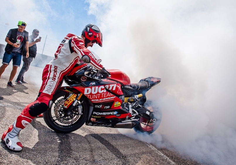 36_VALENCIA NASCAR FEST_CIRCUIT RICARDO TORMO_CHESTE_EMILIO_ZAMORA_DUCATI_STUNT_TEAM_MOTOR_SHOW_ESPECTACULO_MOTO_PANIGALE_MONSTER_XDIAVEL_DRIFT_BURNOUT_WHEELIE_STOPPIE_LEGEND CAR_2017