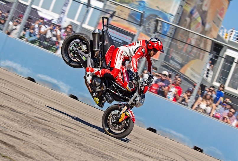 40_VALENCIA NASCAR FEST_CIRCUIT RICARDO TORMO_CHESTE_EMILIO_ZAMORA_DUCATI_STUNT_TEAM_MOTOR_SHOW_ESPECTACULO_MOTO_PANIGALE_MONSTER_XDIAVEL_DRIFT_BURNOUT_WHEELIE_STOPPIE_LEGEND CAR_2017