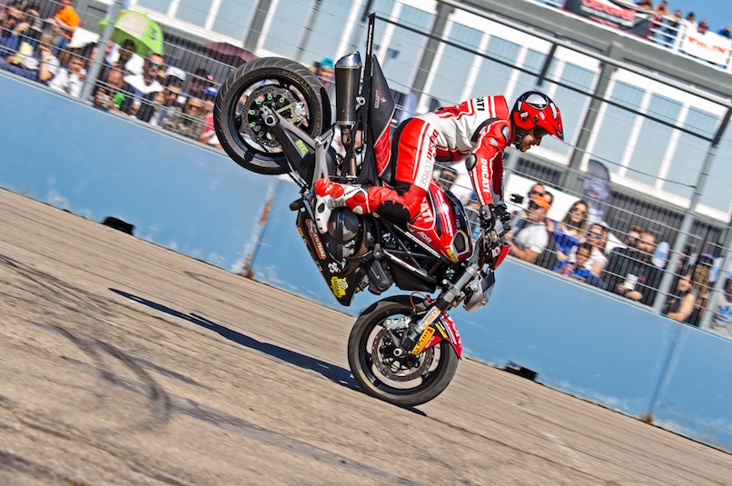 41_VALENCIA NASCAR FEST_CIRCUIT RICARDO TORMO_CHESTE_EMILIO_ZAMORA_DUCATI_STUNT_TEAM_MOTOR_SHOW_ESPECTACULO_MOTO_PANIGALE_MONSTER_XDIAVEL_DRIFT_BURNOUT_WHEELIE_STOPPIE_LEGEND CAR_2017
