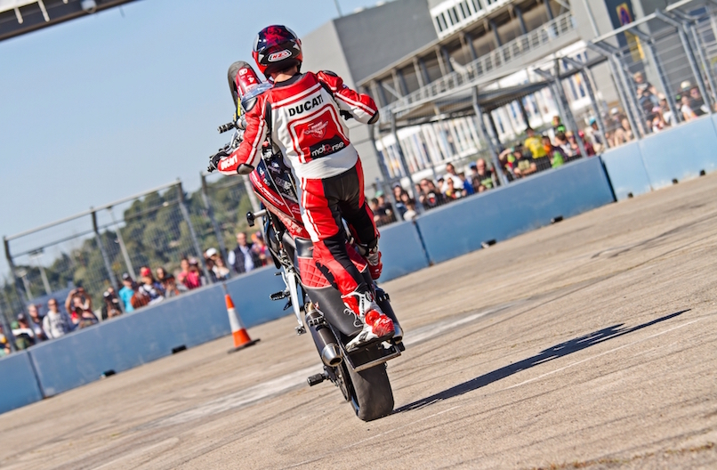 44_VALENCIA NASCAR FEST_CIRCUIT RICARDO TORMO_CHESTE_EMILIO_ZAMORA_DUCATI_STUNT_TEAM_MOTOR_SHOW_ESPECTACULO_MOTO_PANIGALE_MONSTER_XDIAVEL_DRIFT_BURNOUT_WHEELIE_STOPPIE_LEGEND CAR_2017