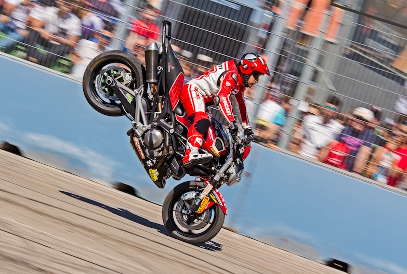 45_VALENCIA NASCAR FEST_CIRCUIT RICARDO TORMO_CHESTE_EMILIO_ZAMORA_DUCATI_STUNT_TEAM_MOTOR_SHOW_ESPECTACULO_MOTO_PANIGALE_MONSTER_XDIAVEL_DRIFT_BURNOUT_WHEELIE_STOPPIE_LEGEND CAR_2017