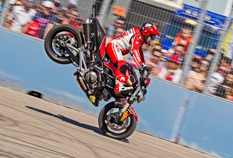 46_VALENCIA NASCAR FEST_CIRCUIT RICARDO TORMO_CHESTE_EMILIO_ZAMORA_DUCATI_STUNT_TEAM_MOTOR_SHOW_ESPECTACULO_MOTO_PANIGALE_MONSTER_XDIAVEL_DRIFT_BURNOUT_WHEELIE_STOPPIE_LEGEND CAR_2017