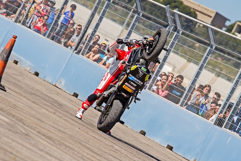 47_VALENCIA NASCAR FEST_CIRCUIT RICARDO TORMO_CHESTE_EMILIO_ZAMORA_DUCATI_STUNT_TEAM_MOTOR_SHOW_ESPECTACULO_MOTO_PANIGALE_MONSTER_XDIAVEL_DRIFT_BURNOUT_WHEELIE_STOPPIE_LEGEND CAR_2017