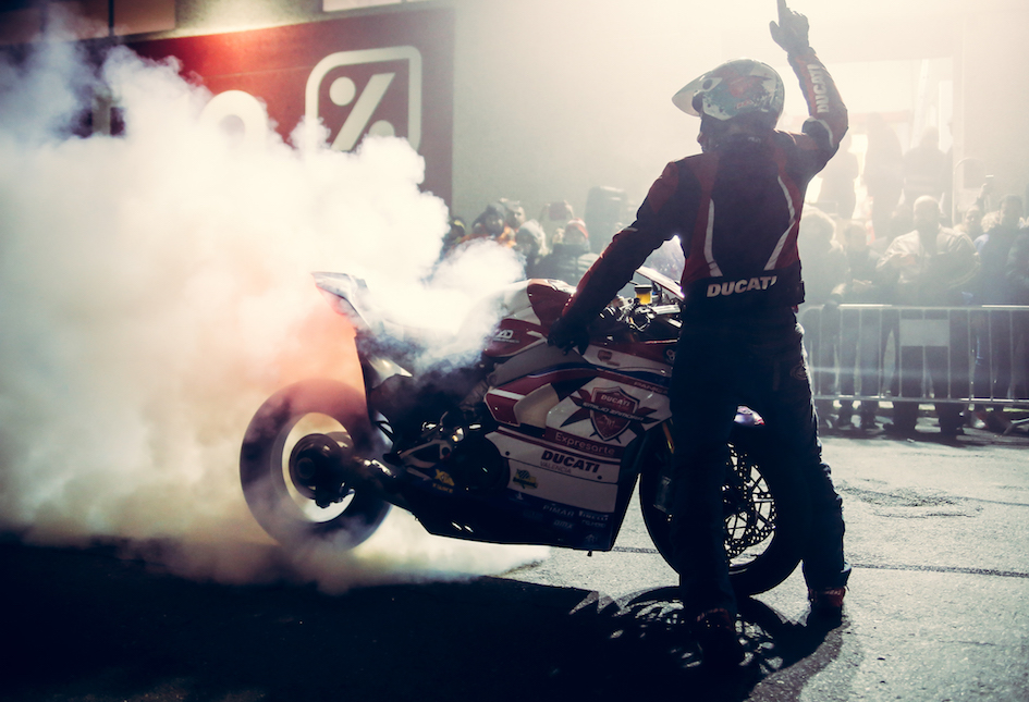 112_LA LEYENDA CONTINUA_CANTALEJO_SEGOVIA_2020_EMILIO ZAMORA_DUCATI_STUNT_TEAM_MOTOR_SHOW_ESPECTACULO_MOTO_CONCENTRACION_FIESTA_MATINAL_NZI_ADR_RAINERS_DMX_BARDAHL_EXPRESARTE_XBIKE