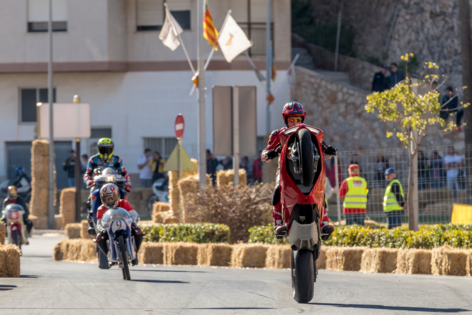 002_PREMIO_INTERNACIONAL_MOTOCICLISMO_CULLERA_EMILIO_ZAMORA_DUCATI_STUNT_TEAM_MOTOR_SHOW_WHEELIE_PANIGALE_V4_JULIAN_SIMON_CLASSIC_RACE_MOTORBIKE_STOPPIE_CABALLITO_COMUNIDAD_VALENCIANA_2018