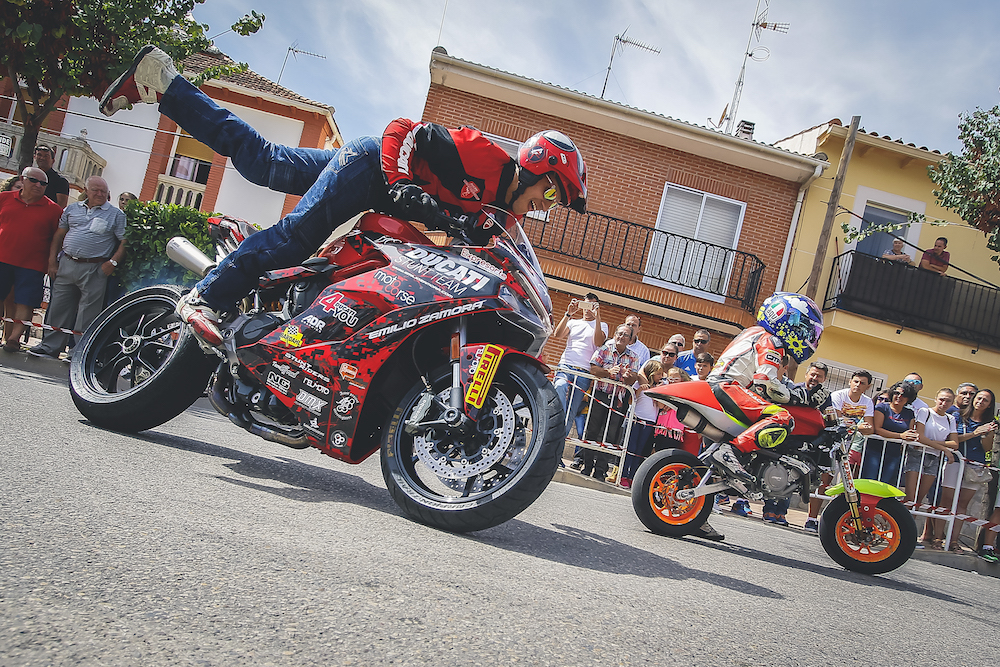 014 VILLAREJO DE SALVANES_EMILIO_ZAMORA_DUCATI_STUNT_TEAM_MOTOR_SHOW_ESPECTACULO_FREESTYLE_QUAD_MOTO_WHEELIE_STOPPIE_BURN OUT_MADRID_DIVERTIDO_DIVERSION_EXHIBICION_2017