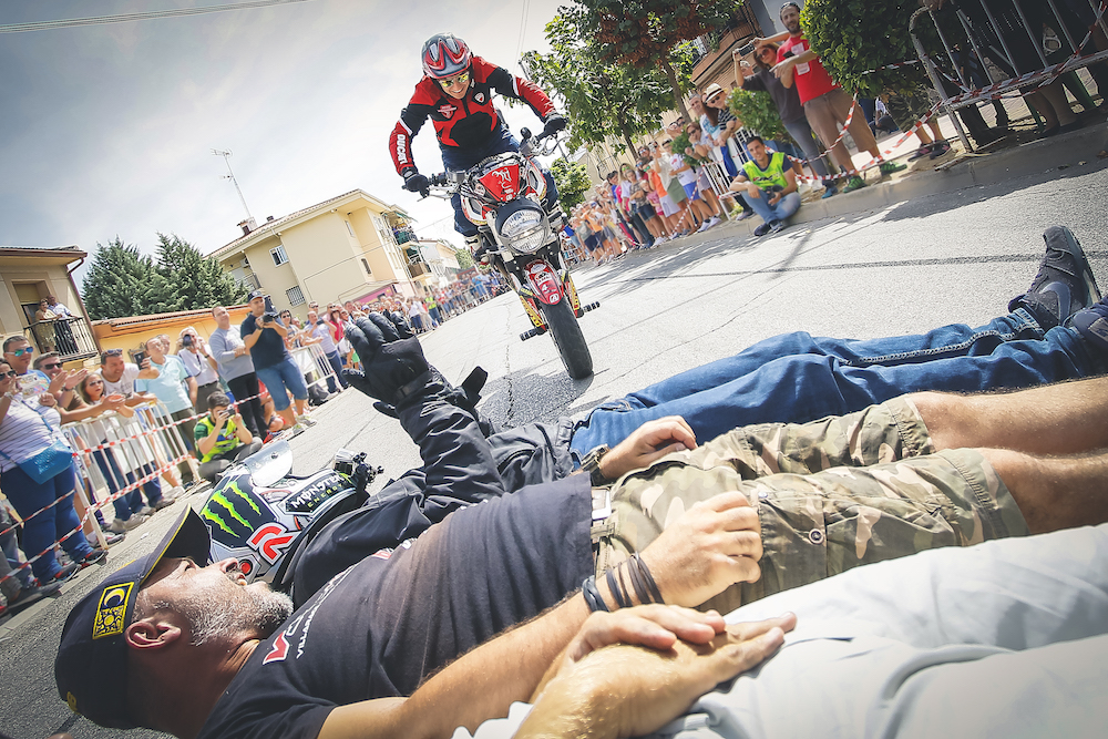 026 VILLAREJO DE SALVANES_EMILIO_ZAMORA_DUCATI_STUNT_TEAM_MOTOR_SHOW_ESPECTACULO_FREESTYLE_QUAD_MOTO_WHEELIE_STOPPIE_BURN OUT_MADRID_DIVERTIDO_DIVERSION_EXHIBICION_2017