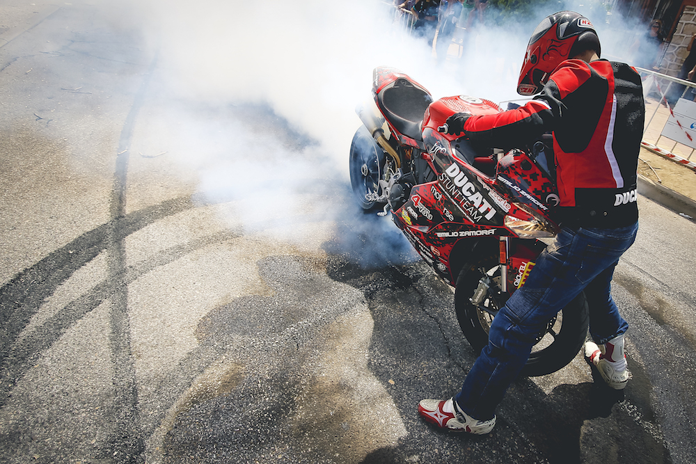 036 VILLAREJO DE SALVANES_EMILIO_ZAMORA_DUCATI_STUNT_TEAM_MOTOR_SHOW_ESPECTACULO_FREESTYLE_QUAD_MOTO_WHEELIE_STOPPIE_BURN OUT_MADRID_DIVERTIDO_DIVERSION_EXHIBICION_2017