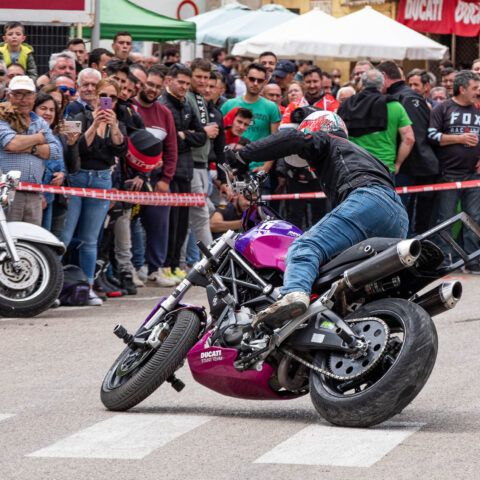 CASASIMARRO_DUCATI_STUNT_TEAM_EMILIO_ZAMORA_MOTOS_RUTAMOTERA_MOTOCICLISMO_FIESTA_24