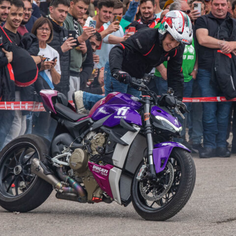 CASASIMARRO_DUCATI_STUNT_TEAM_EMILIO_ZAMORA_MOTOS_RUTAMOTERA_MOTOCICLISMO_FIESTA_61