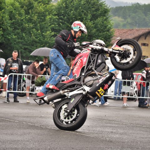 EXHIBICION_MOTO_DUCATI_STUNT_TEAM_EMILIO_ZAMORA_ABADIÑO_MATINEA_MOTOR_SHOW_2023_10