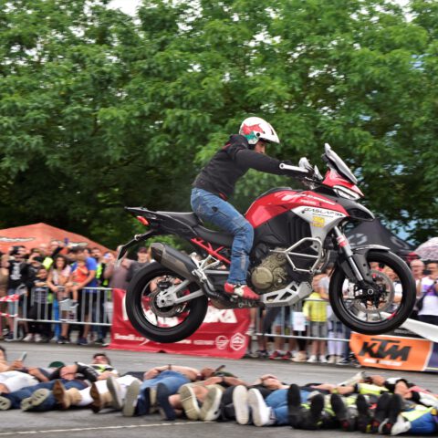 EXHIBICION_MOTO_DUCATI_STUNT_TEAM_EMILIO_ZAMORA_ABADIÑO_MATINEA_MOTOR_SHOW_2023_34