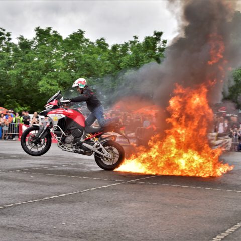 EXHIBICION_MOTO_DUCATI_STUNT_TEAM_EMILIO_ZAMORA_ABADIÑO_MATINEA_MOTOR_SHOW_2023_37