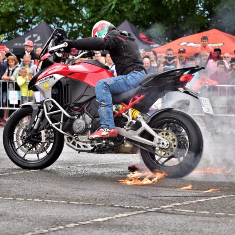 EXHIBICION_MOTO_DUCATI_STUNT_TEAM_EMILIO_ZAMORA_ABADIÑO_MATINEA_MOTOR_SHOW_2023_39